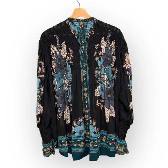 Farm Rio Blossom Black Bee Tapestry Smocked Blouse Size Medium - Picture 4 of 12